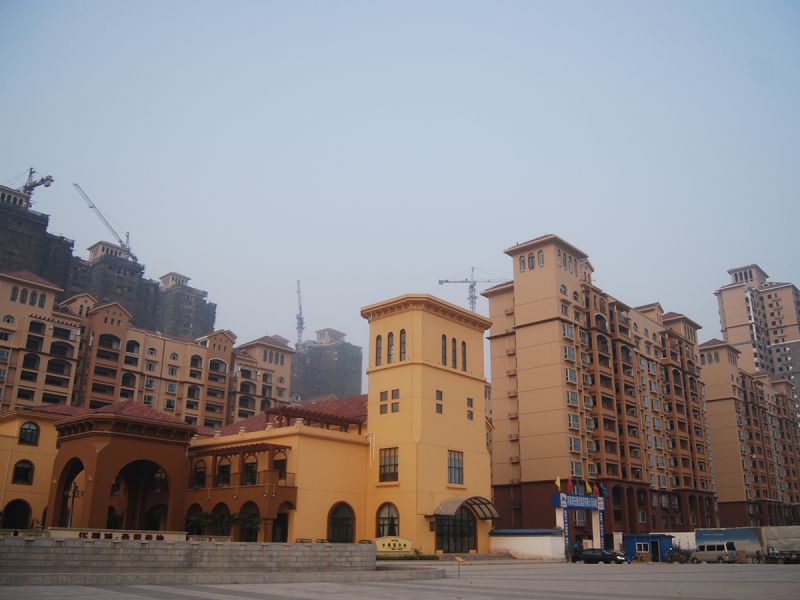 華強(qiáng)城一期二標(biāo)段工程（2010年省文明工地、省“結(jié)構(gòu)中州杯”工程